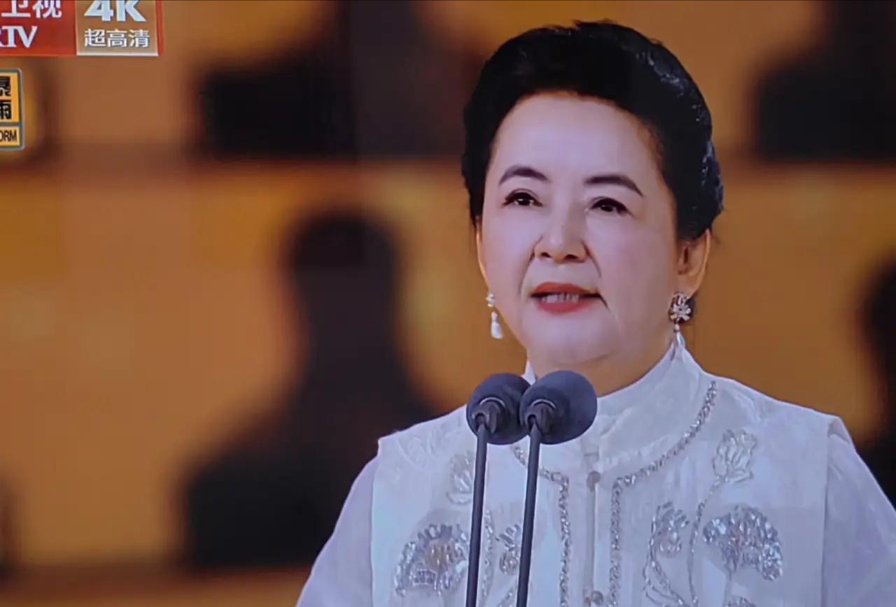 六十多岁胡慧中现身百花奖，从漂亮女人到老太太，让粉丝都惊呆了8月10号第38届