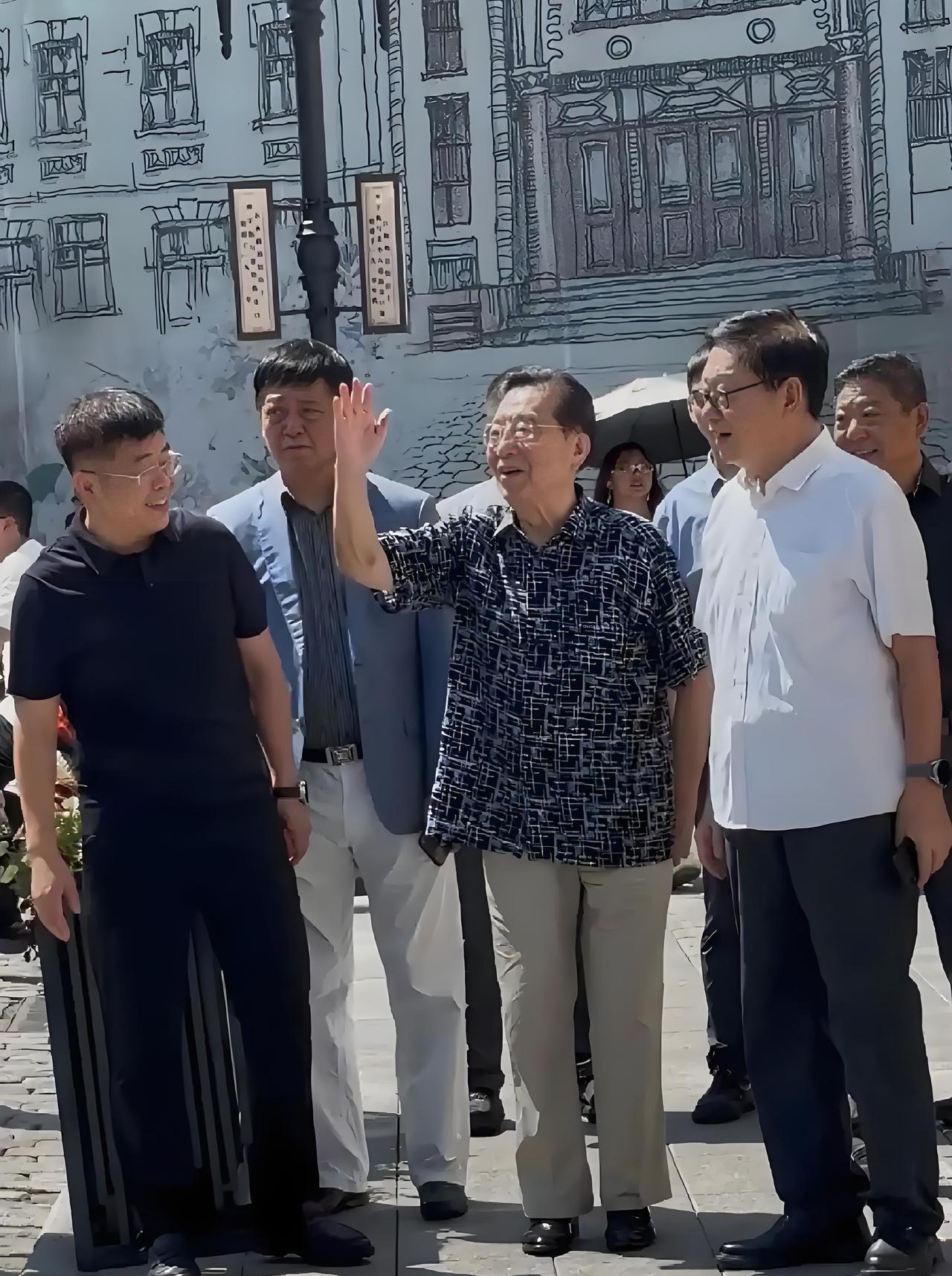 #分享城市新鲜事#我的个天啊，真是巧合，在黑龙江哈尔滨景区，偶遇了我国著名男高