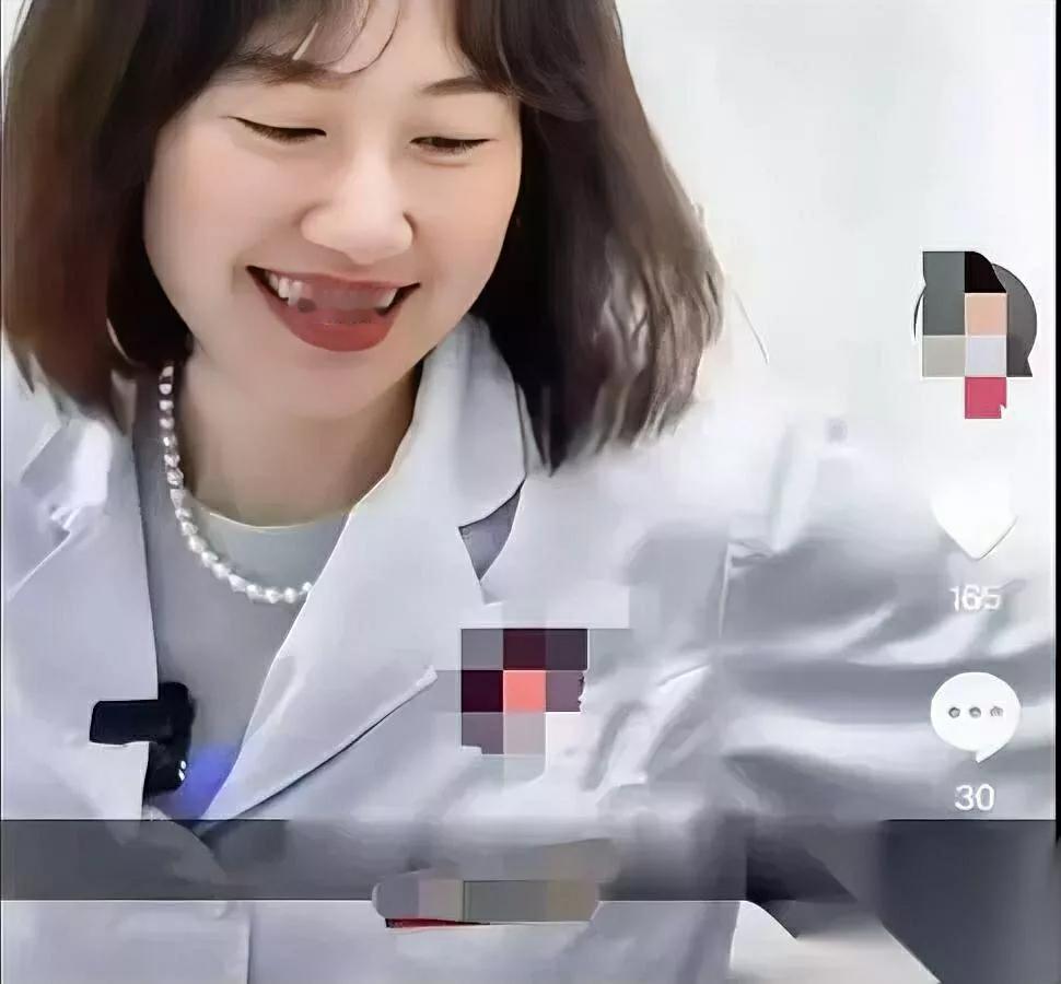 曾医生的瓜越挖越刺激！嫁大12岁副主任后逆袭离婚转身又勾住院长？这女人不