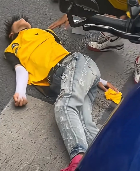 广东惠州的19岁外卖小哥跑顺丰同城猝死了正是朝气蓬勃的年纪，摔车在路上就没了