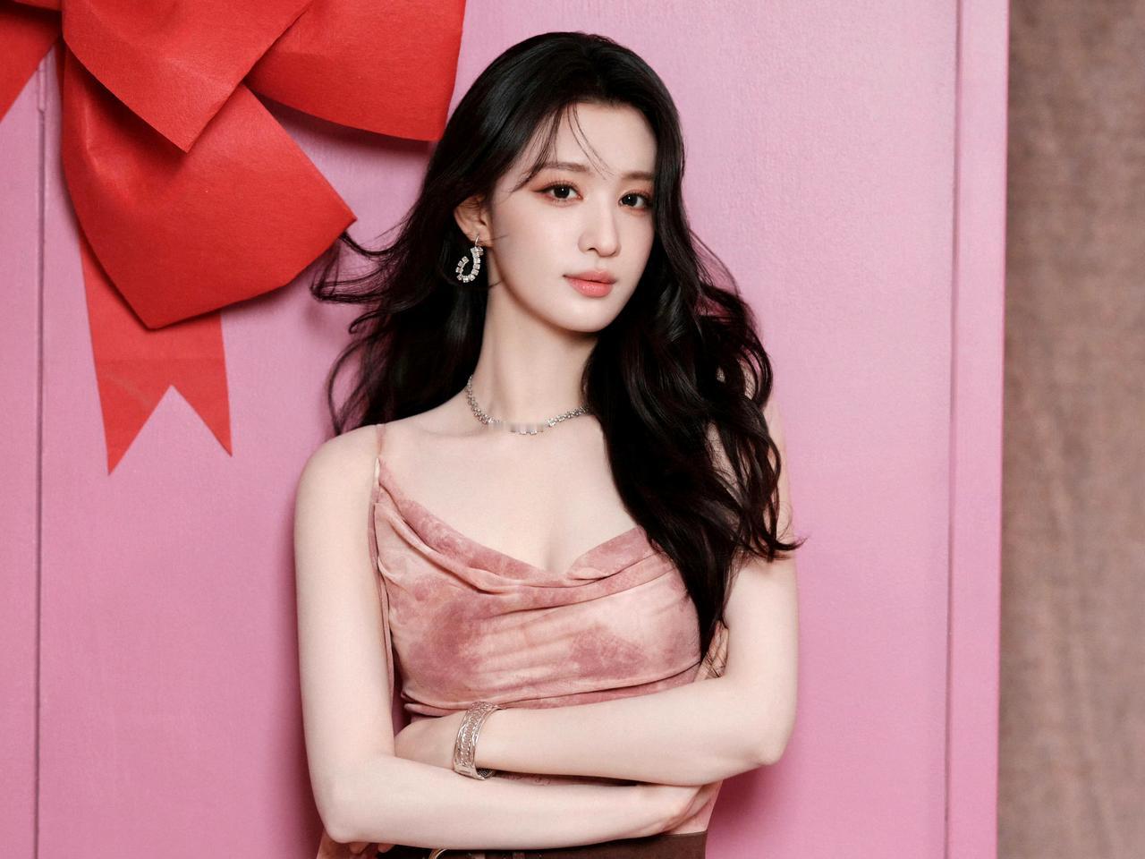 谁能想到，王楚然这组照片美到这种地步！王楚然颜值天花板