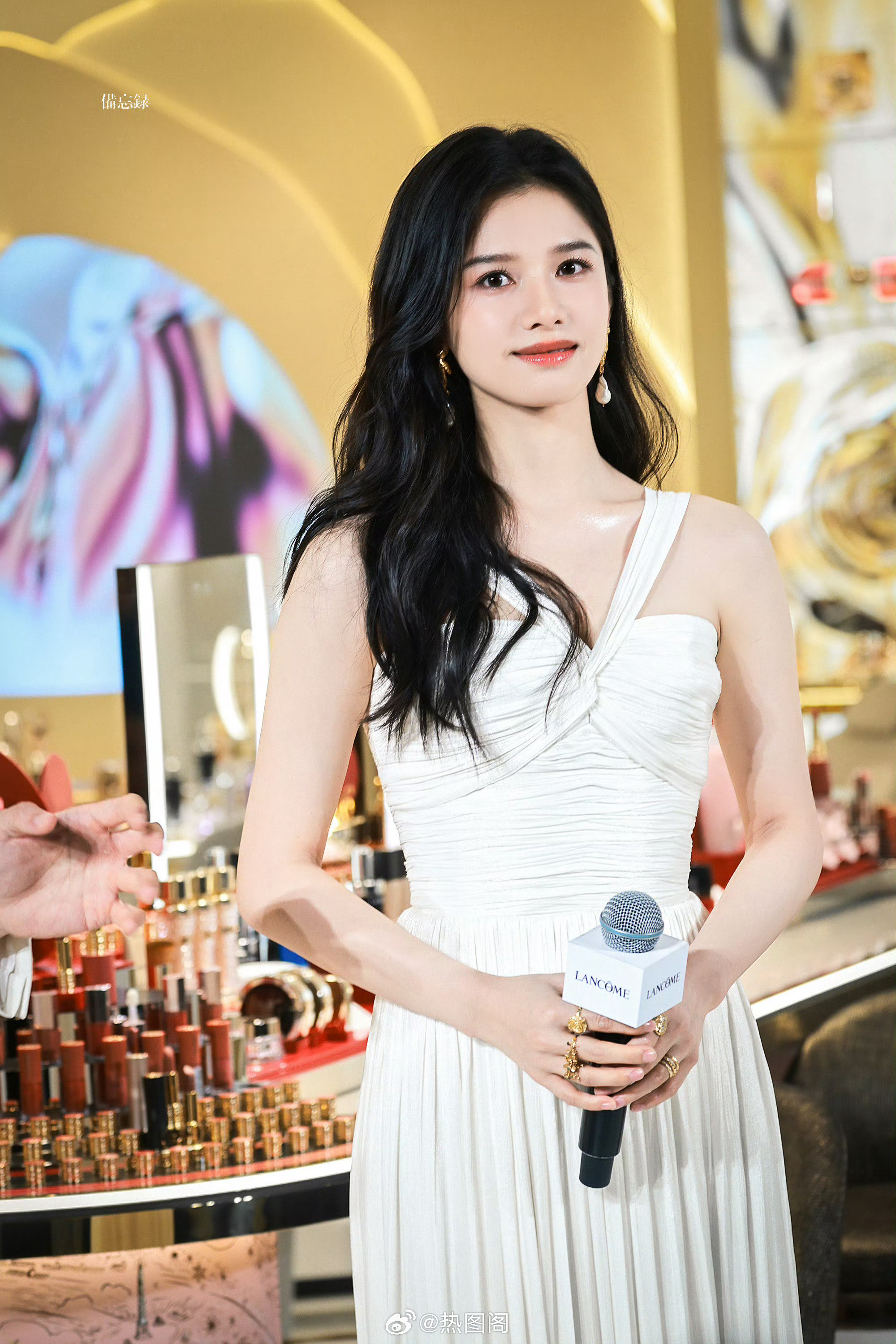 张婧仪x线下活动美拍·好权威的一张脸