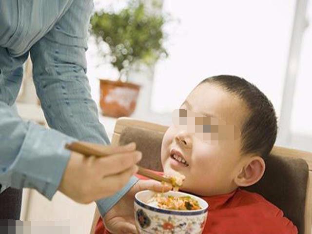 四岁男孩吃了海鲜就去睡觉, 第二天却再也醒不来了