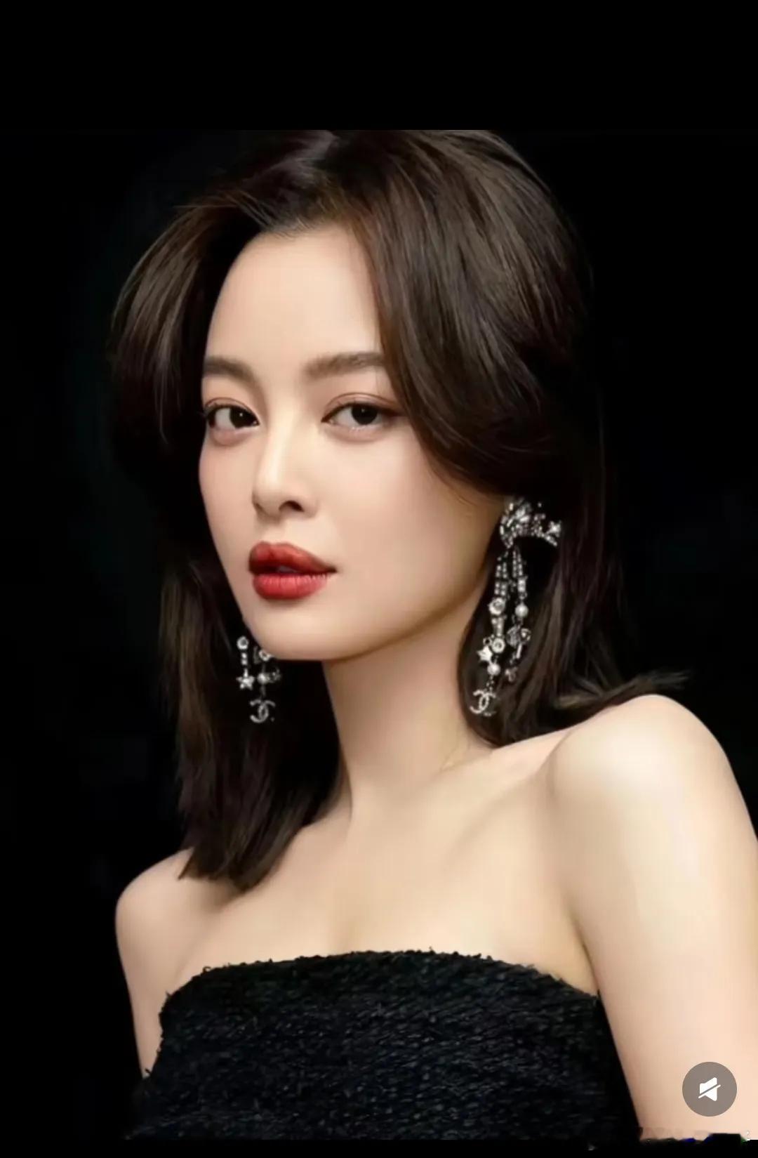 金鸡奖的颁奖嘉宾名单一公布，辛芷蕾的出现引发不少讨论，有人列出了对她的三个质疑，