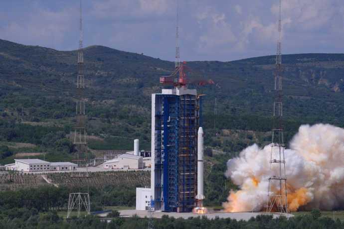 【我国今年第58次发射】北京时间今天11时02分，我国在太原卫星发射中心使用长征