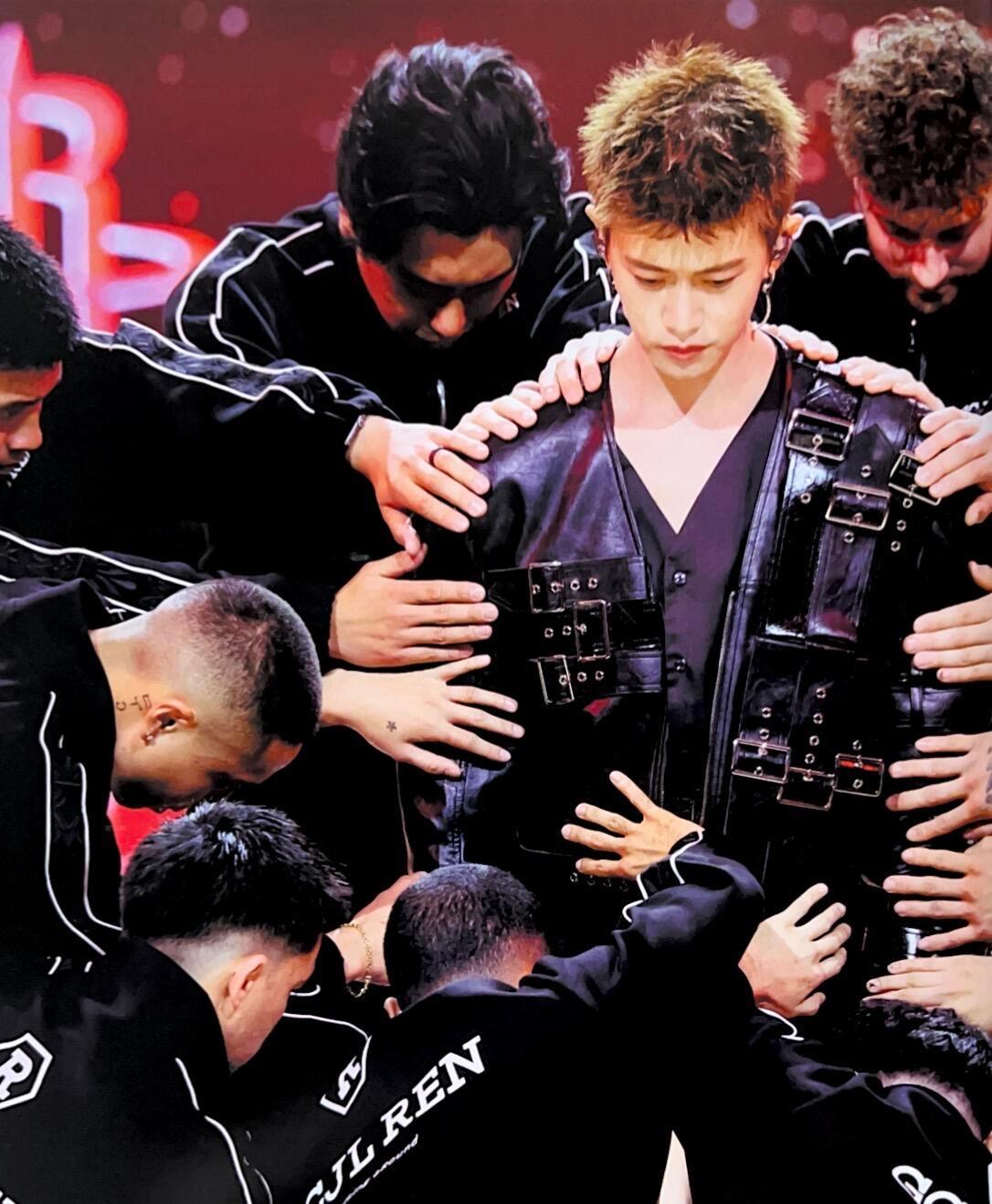 任嘉伦好优秀啊是唯一登体育报的演员，全能实力派，干啥啥都棒，热爱之上，皆是舞台…