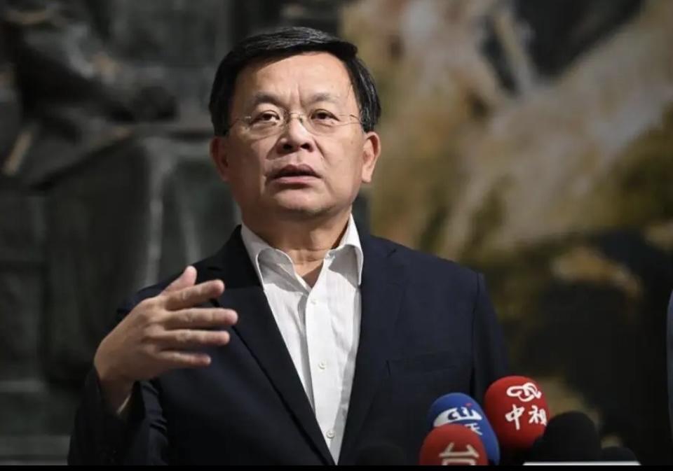 国民党中央这回应太敷衍了！一句“公平公正”就想盖过县市党部替郝龙斌拉票的质疑，当