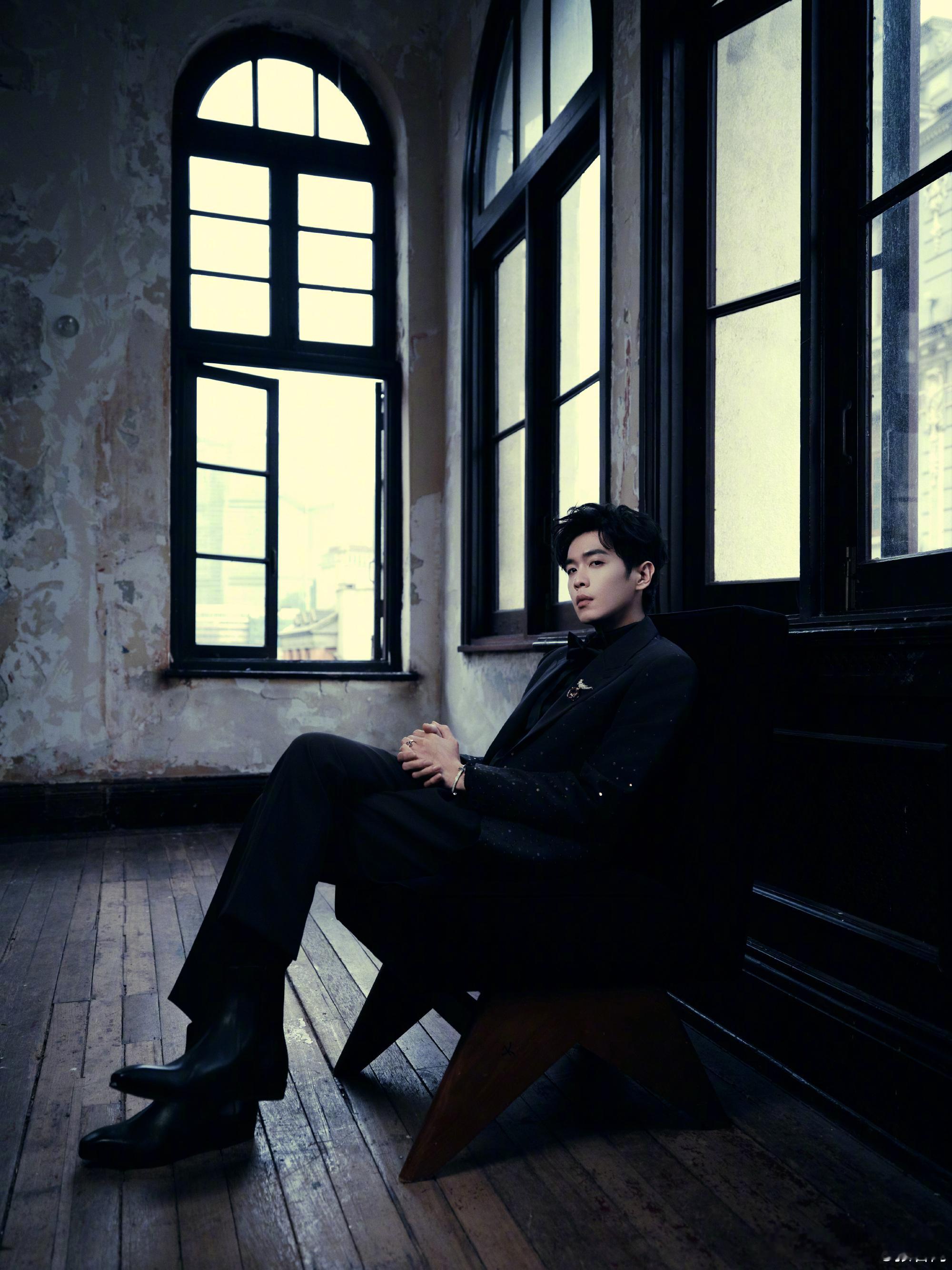 明年开始卷谍战了这波堪称影视圈“谍战军备竞赛”！肖战首闯谍海，张若昀再战悬疑，