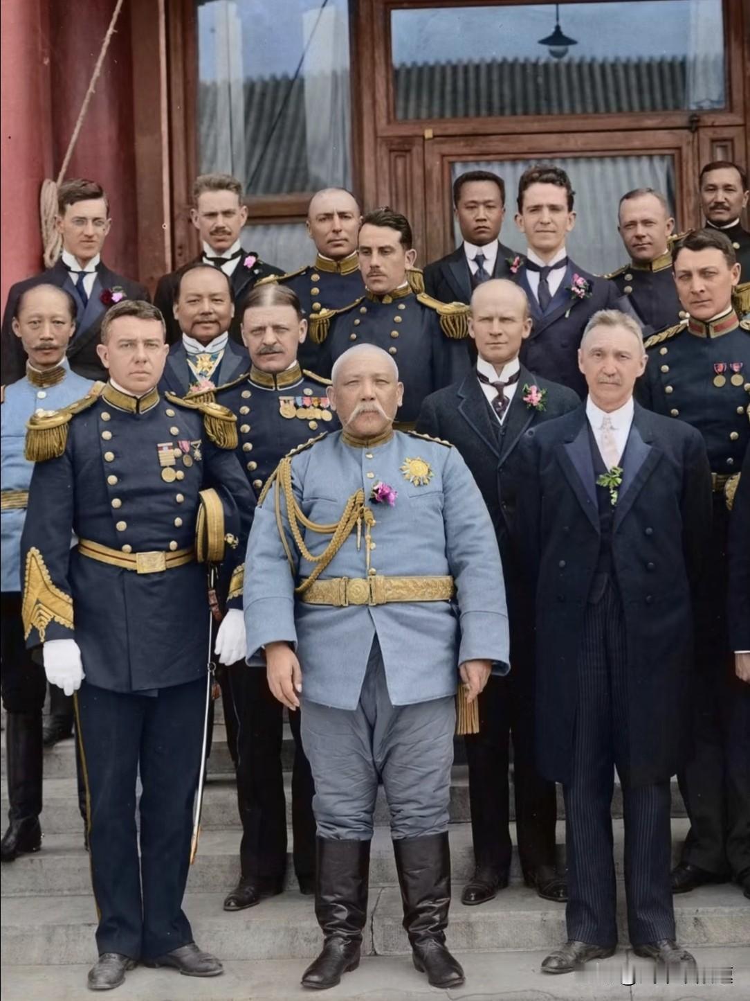 当年他称帝，也是认为民心所向，奉天而为，各地祥瑞不止，再不称帝。那都不能让泱泱中