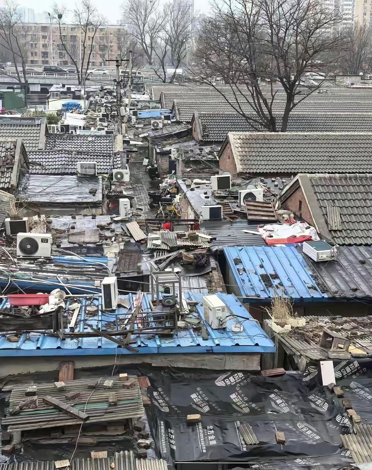 北京二环里，不用笑话，你拿高楼不见得有几个人愿意换[呲牙笑]，这要是乡下真的不值钱