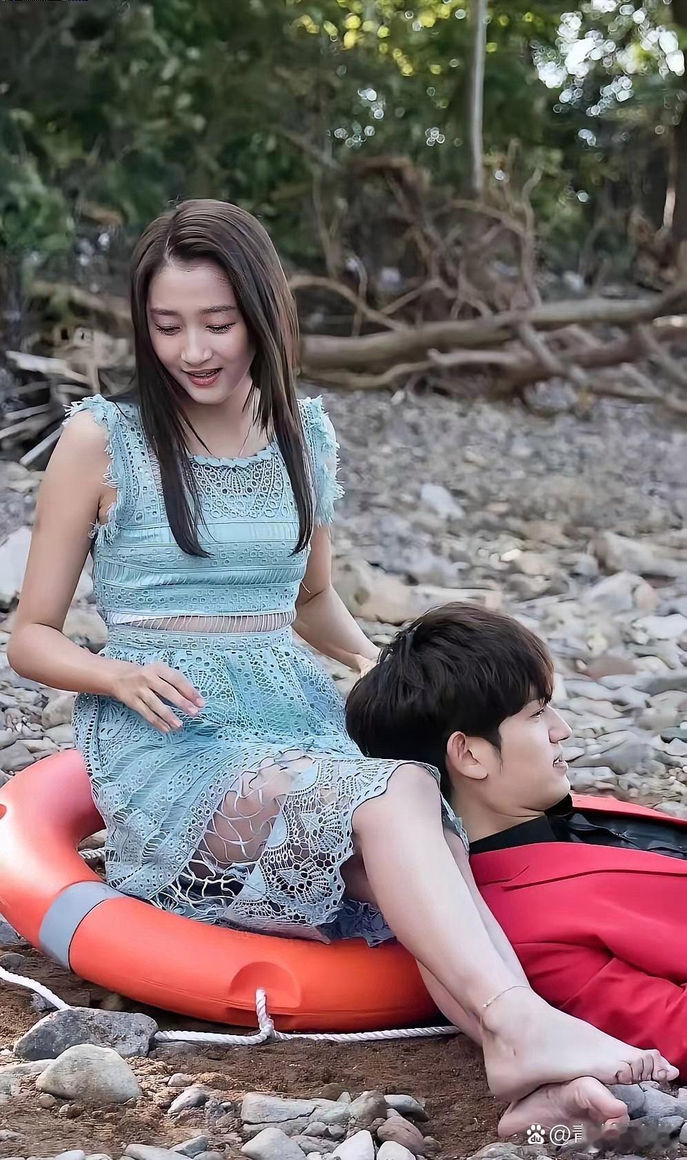 关晓彤新综艺太拼了！这绝对是她出道以来牺牲最大的一次，突破感直接拉满～