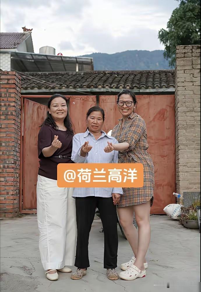 自从高洋找到了妈妈之后，妈妈整个人的精神面貌一天比一天变好。即便身在国外，他也常