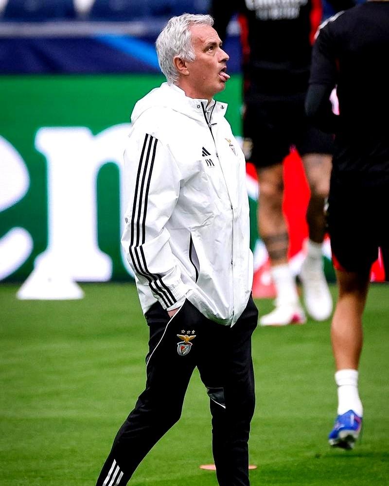 谁能想到，穆里尼奥坐在伯纳乌，却亲眼看着自己的球队被皇马淘汰。这不只是输了一场球