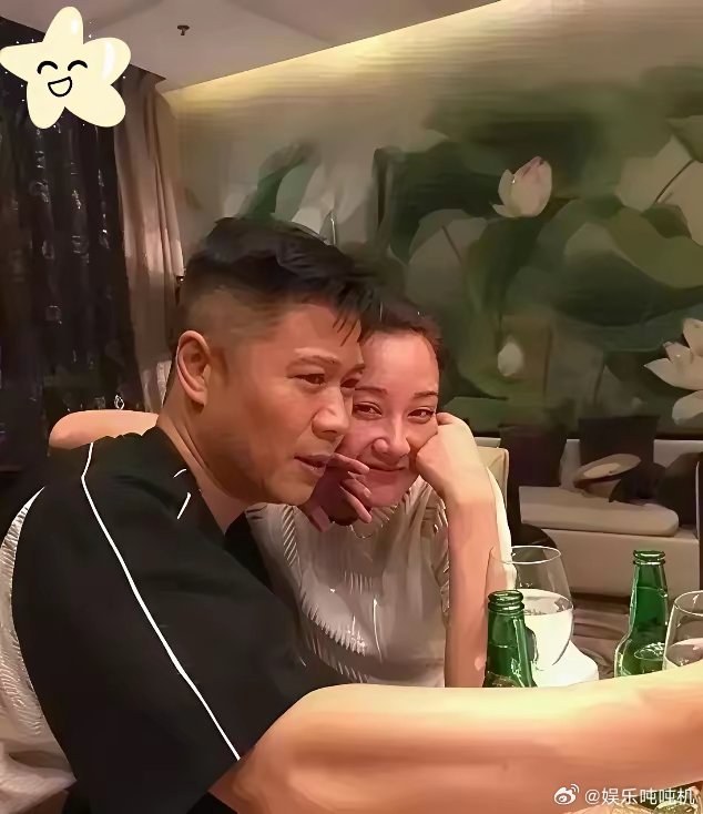 许晴参加同学聚会的照片曝光，都快六十岁的人了还是童心未泯，看起来又漂亮，又可爱！