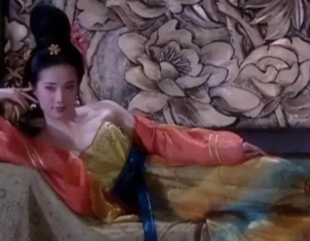 626年，李世民强占了嫂嫂玳姬，玳姬日夜咒骂他。李世民大怒，将她秘密囚禁。便在