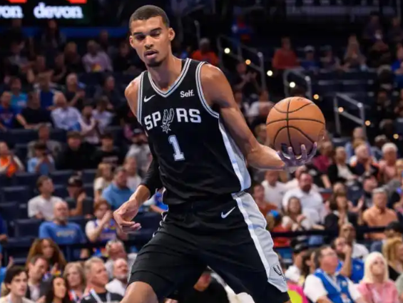 对于区里交易福克斯留言的看法首先，你能接受卡斯尔关键时刻的脑残失误吗？其次，你