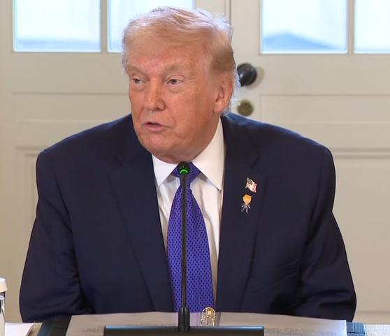 快报！快报！特朗普再翻旧账，准备发起还击。据埃菲社1月18日报道，1月17日特