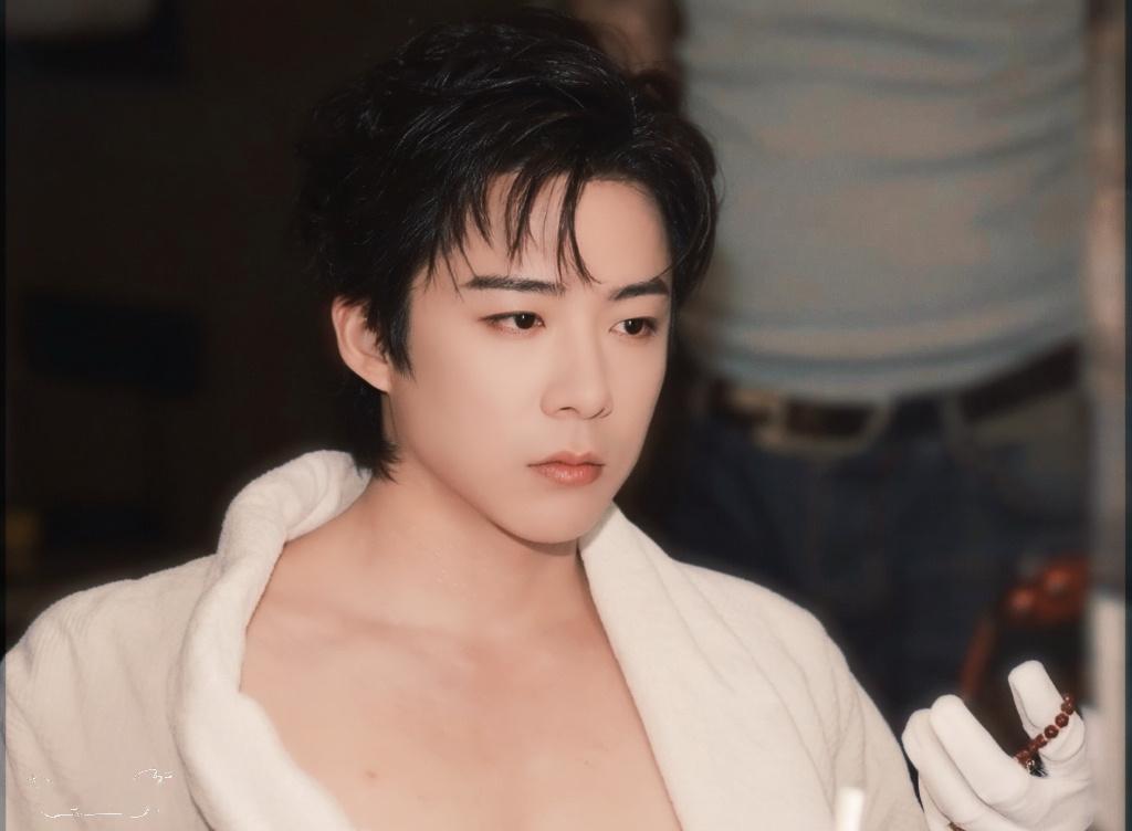 醉人的从来不是酒和咖啡……💛刘宇宁