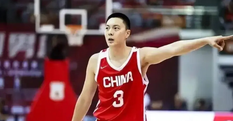 随着中国男篮小组赛三战全胜，细致分析我们后场几位球员的发挥，本节具体看看胡明轩