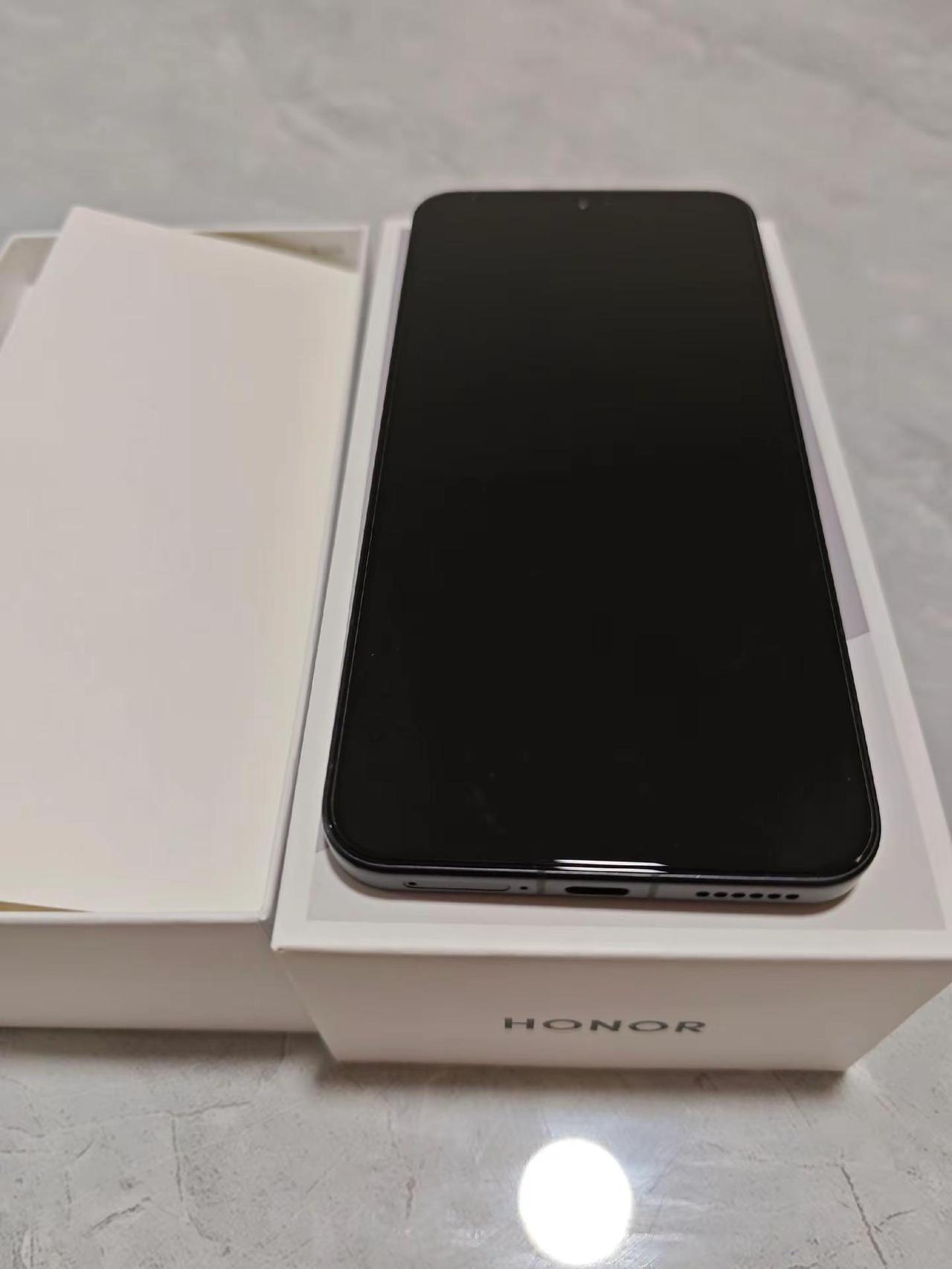 荣耀WINRT要买的注意了。【续航】纯日用稳定11个半小时，轻度游戏10小时左
