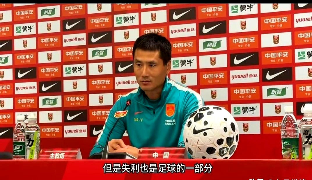 输球之后，邵佳一那句“我们必须要接受”，说实话听着心里挺不是滋味的。近三十年的