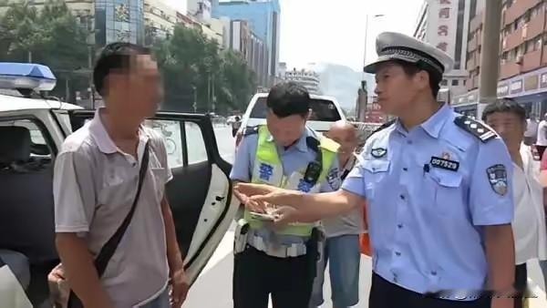 外地瓜农误闯禁行本可只教育，先罚款再买瓜看似暖心，难免有蹭热度嫌疑近日，上