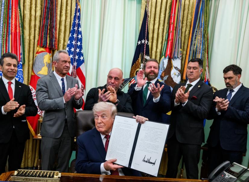 为了访华，美国忍了特朗普现在被伊朗问题搞得焦头烂额，内部吵得不可开交。根据《