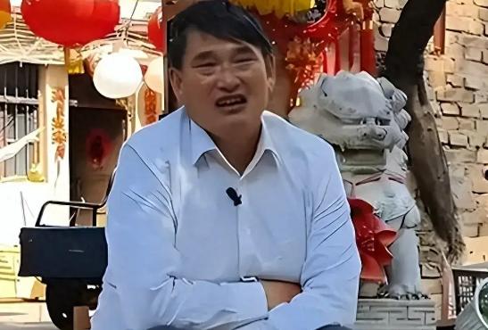 “大衣哥”朱之文这次算是出了口恶气。要钱的周茂强被曝进去了，提线他的山东二小被