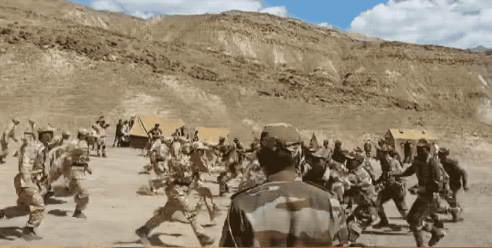 外网疯传印度陆军奇葩训练：让士兵穿上旁边大国军服挨打，以此鼓舞士气！近日外网出现