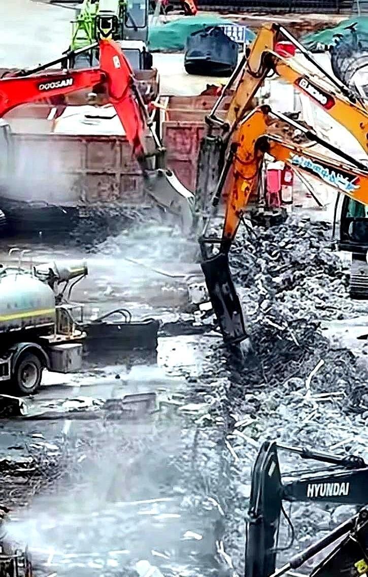 【石家庄速度又刷屏了！】路过和平路高架工地的人都被震撼到了，这阵仗不愧是