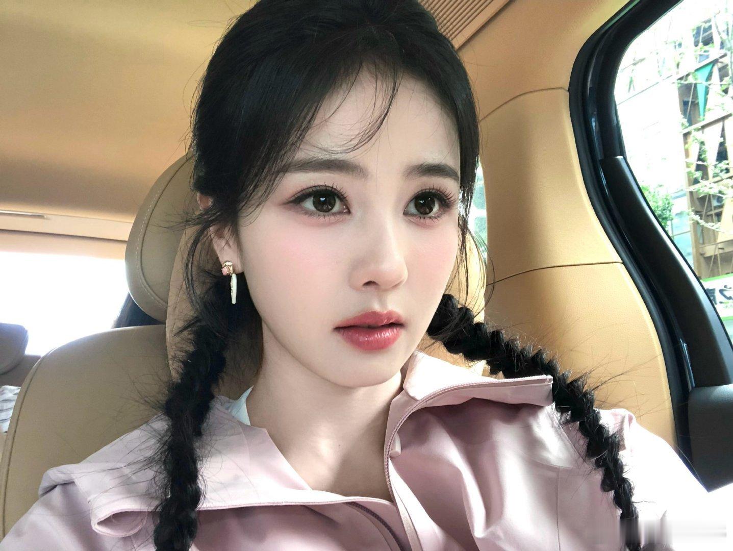 #白鹿#白鹿#金鹤龙给白鹿化的轻氧甜鹿元气妆#白鹿#白鹿为拍摄场地留纪念照#你能不能看穿我的不堪然后