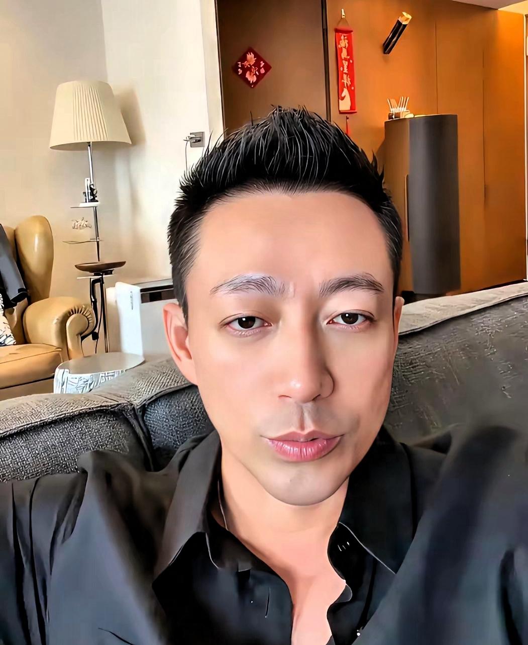 六月二日,家里有大事,新生儿百天了,大家都在庆祝,亲戚朋友很多,家里非