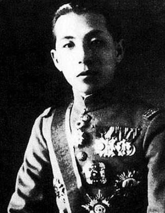 1924年，老师在课堂上打了8岁的张学思十手板，张学思：“我爸是张作霖！我回去就