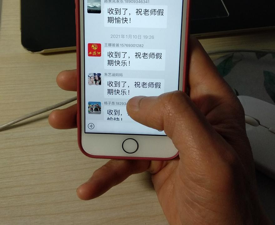 没想到竟然会这么快！一位刚刚退休的老教师说，这几天，学校通知他退休了，让他赶快办