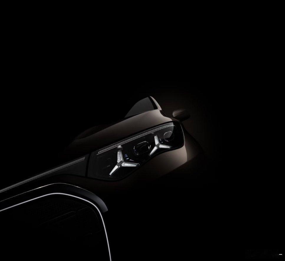 奔驰的纯电MPVVLE发布预告图还原了很多VisionV概念车的元素标志性的