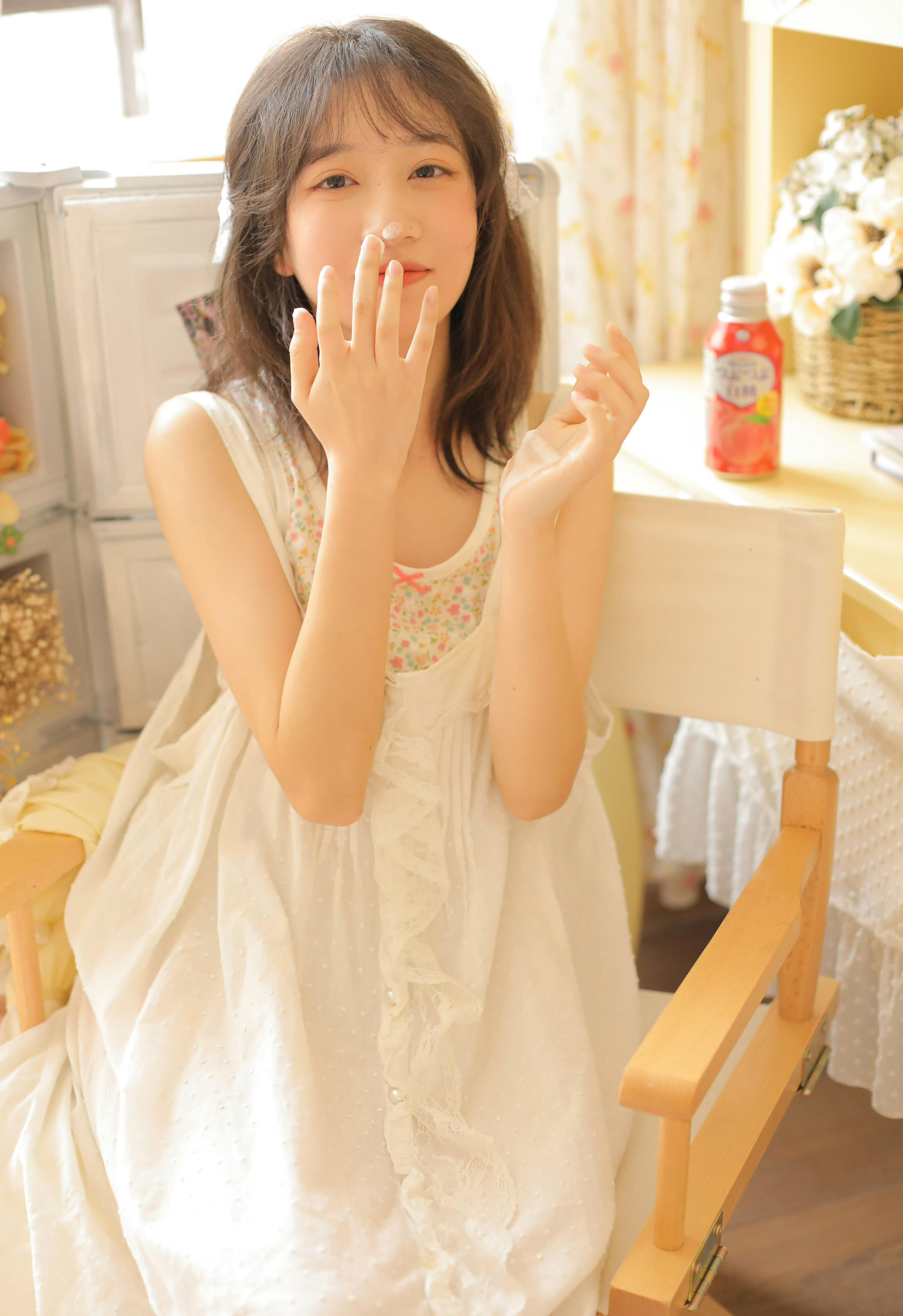 甜美少女居家纯欲写真（9.8分）