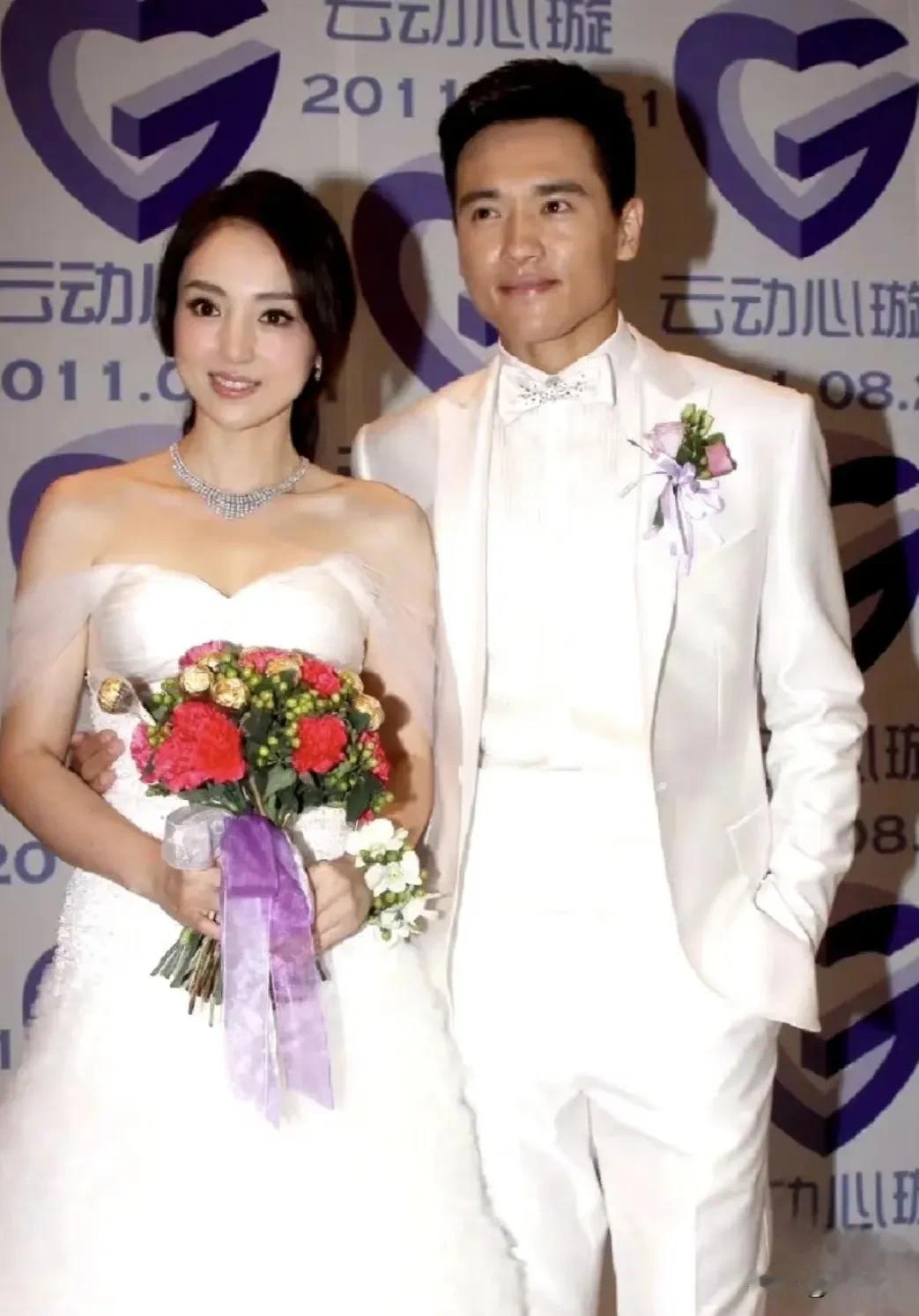 董璇还觉得离婚是个污点尤其她之前的事情闹的沸沸扬扬的，关键她也是受害者。而且