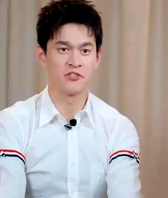 世界冠军孙杨，在综艺里对老婆说了句“别每句话都怼我”。这事儿就发生在《妻