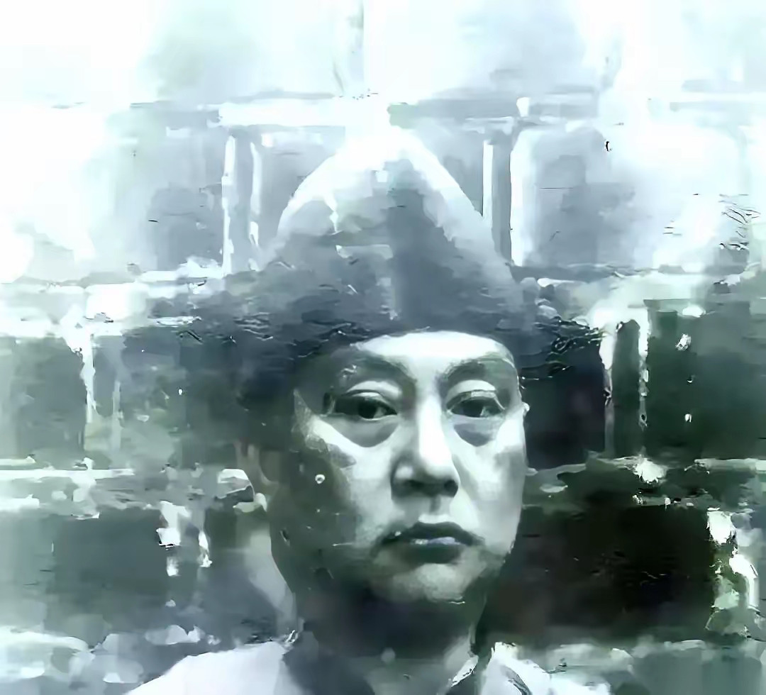 1950年昆明，被判死刑即将枪决的国军中将周磐，在审讯室里亮出了他藏得最深的一张底牌。这不是金条，也