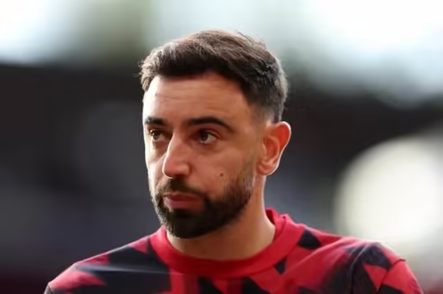 据TheAthletic的消息，在加拉塔萨雷向B费开出丰厚待遇的情况下，曼联正