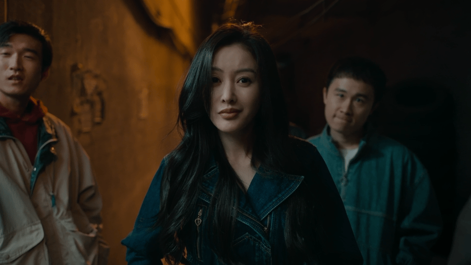 张天爱有种经济上行的穿搭 如果大白桃能重来，绝对是整条gai最靓的服装店模特！电