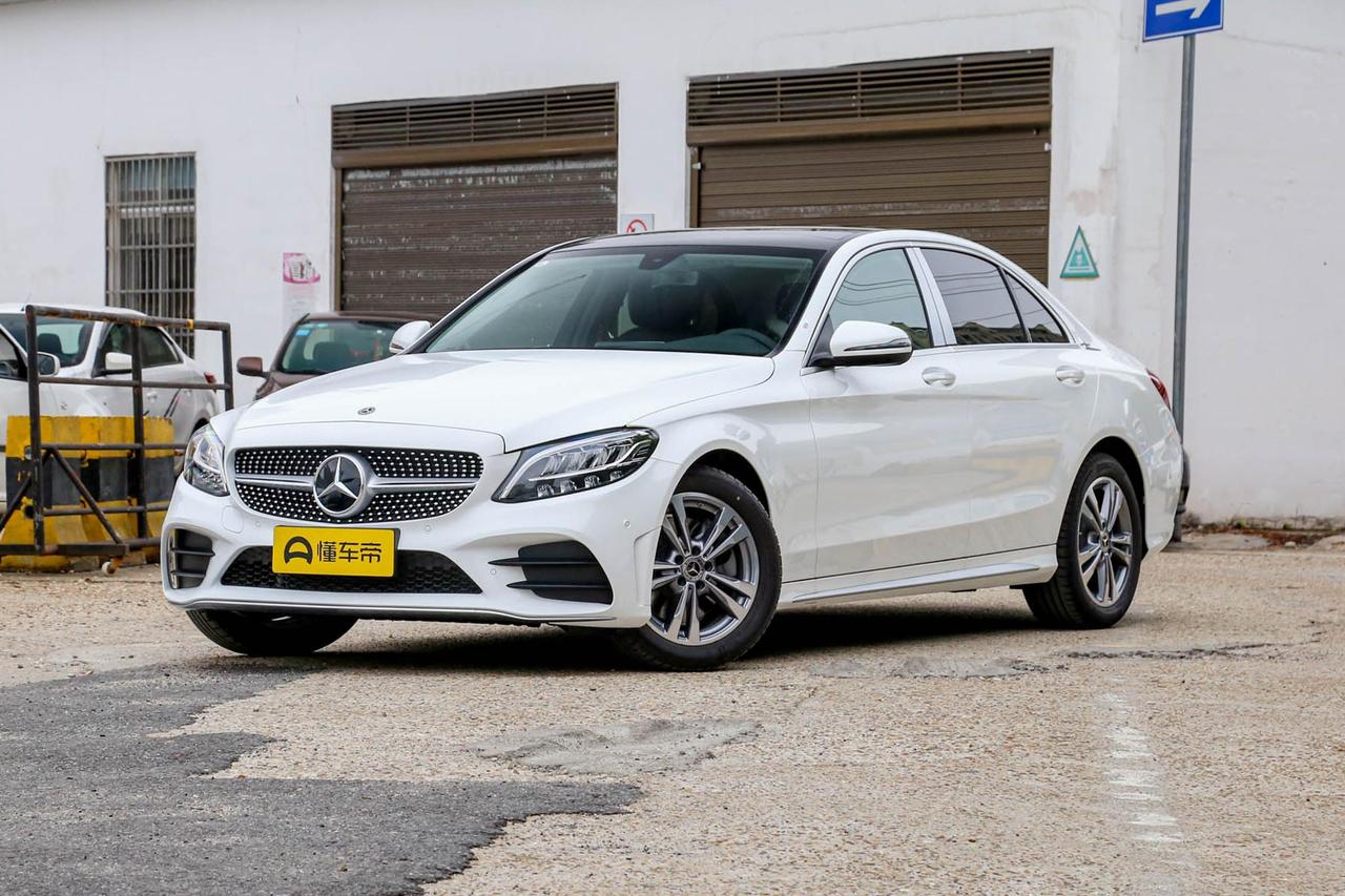 奔驰C级新车降得快，二手车同样不保值。奔驰C级一直是二手车市场上的抢手货，根本