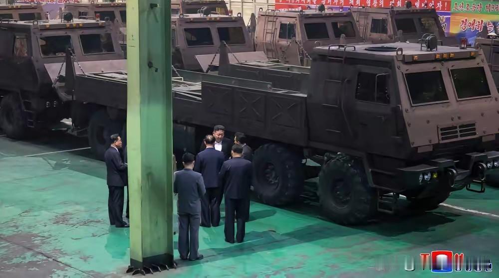2025年12月28日，隔壁邻居金将军又去视察朝鲜生产超大口径火箭炮的军工企业，