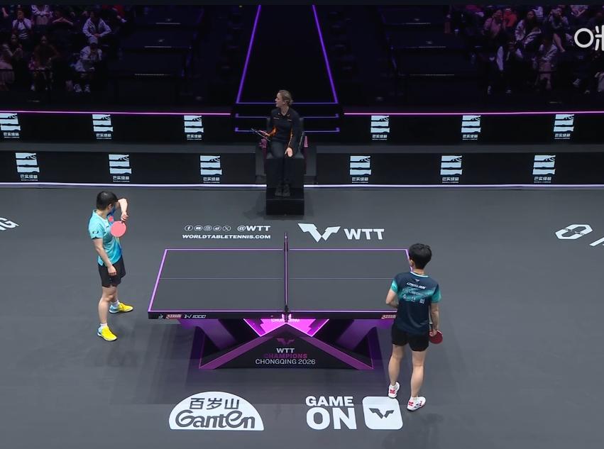 笑死我了！孙颖莎和朱芊曦居然半天没打球！比赛开始了，孙颖莎还在系鞋带，朱