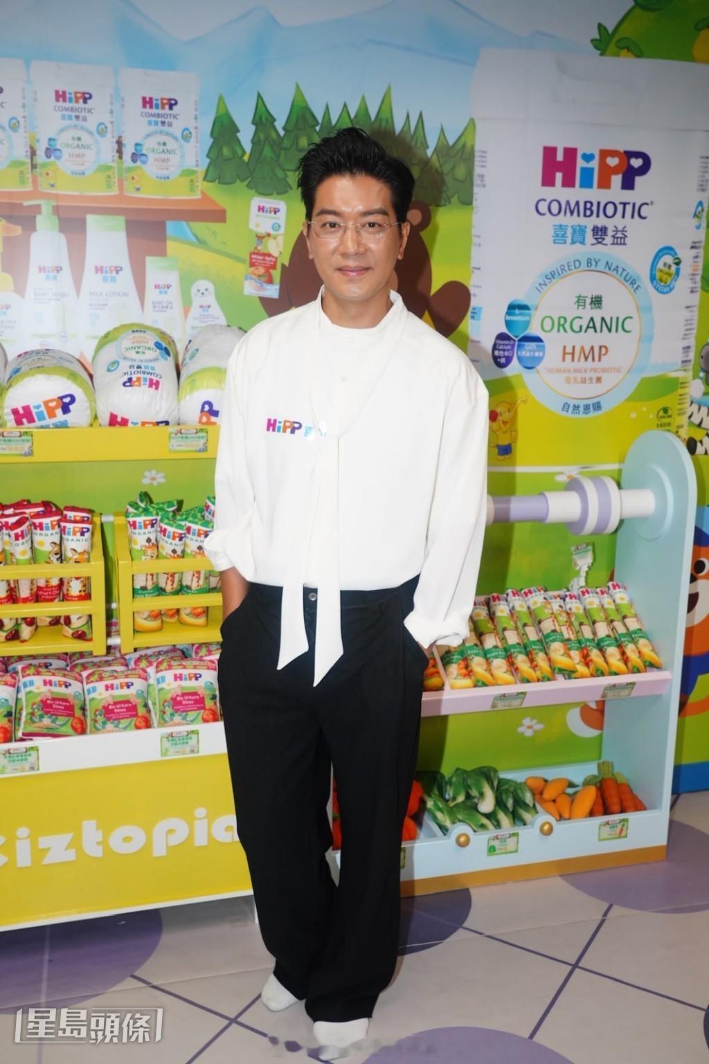 星岛：黎诺懿暑假停工陪伴家人，大儿子算账讨要23万红包，全家将赴马来西亚参加杨明