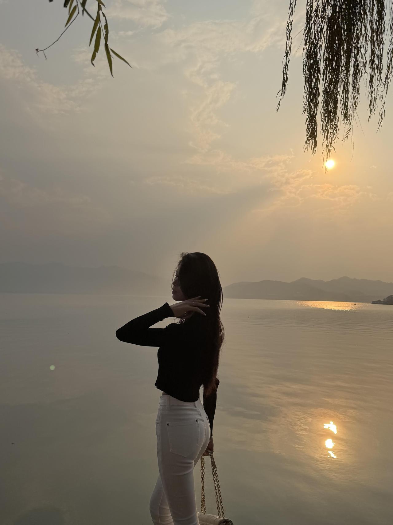 单身久了，觉得结不结婚都无所谓了，因为怕麻烦！一个人吃饭，一碗面就能对