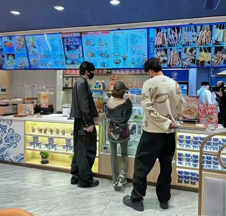 赵露思身高161cm，体重却70斤左右，看着好小只