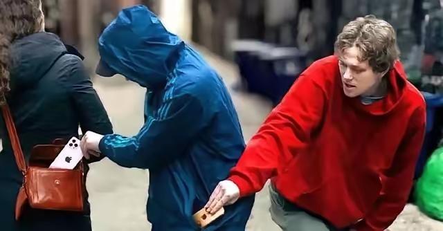 听说欧洲小偷有个“共识”：偷中国人钱财物品，但不碰手机。为啥专挑中国人下手呢？一