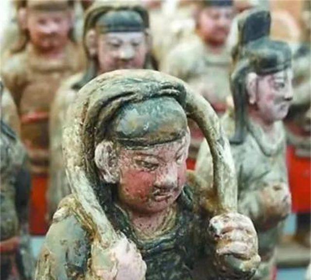 2007年，焦作一村居民为“自证”祖坟有700年历史，不惜开掘坟墓，没想到，刚开
