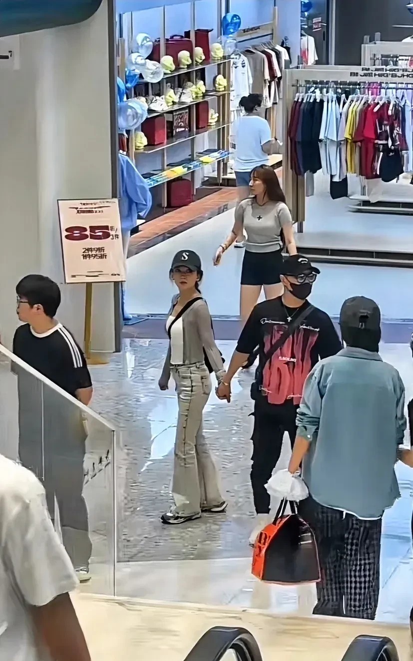 难怪汪峰对她情有独钟，确实漂亮。